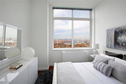 NO BROKER FEE!!  36 STORY FORT GREENE HIGH RISE CONDO FOR RENT!
