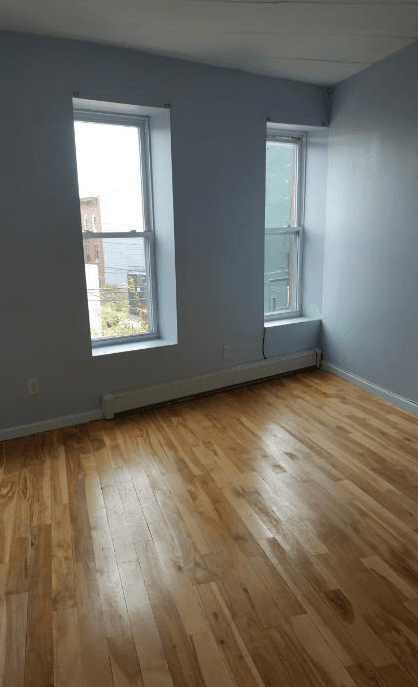 Red Hook Brookyln 2 Bedroom Apartment with Private Backyard! 