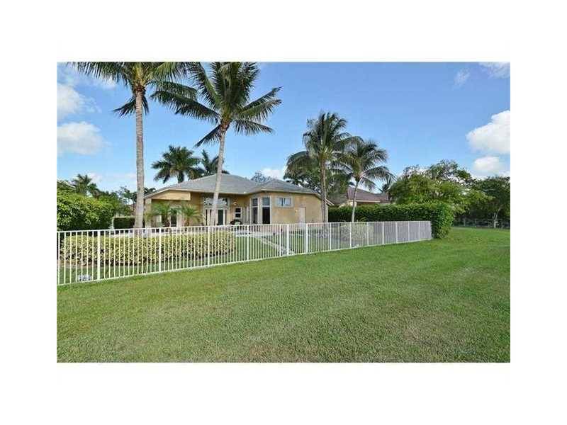 Beautiful One story Upgraded with 2 - 4 BR House Ft. Lauderdale Miami