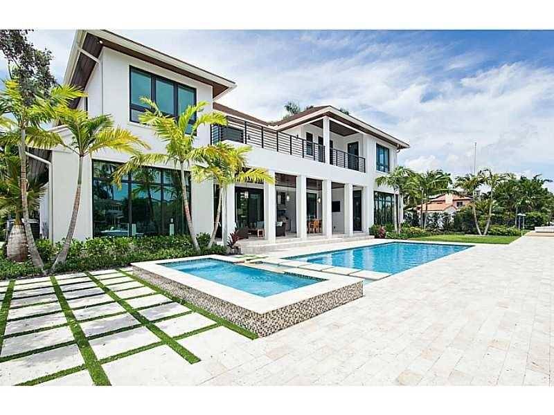 Sophisticated & chic newly constructed waterfront home