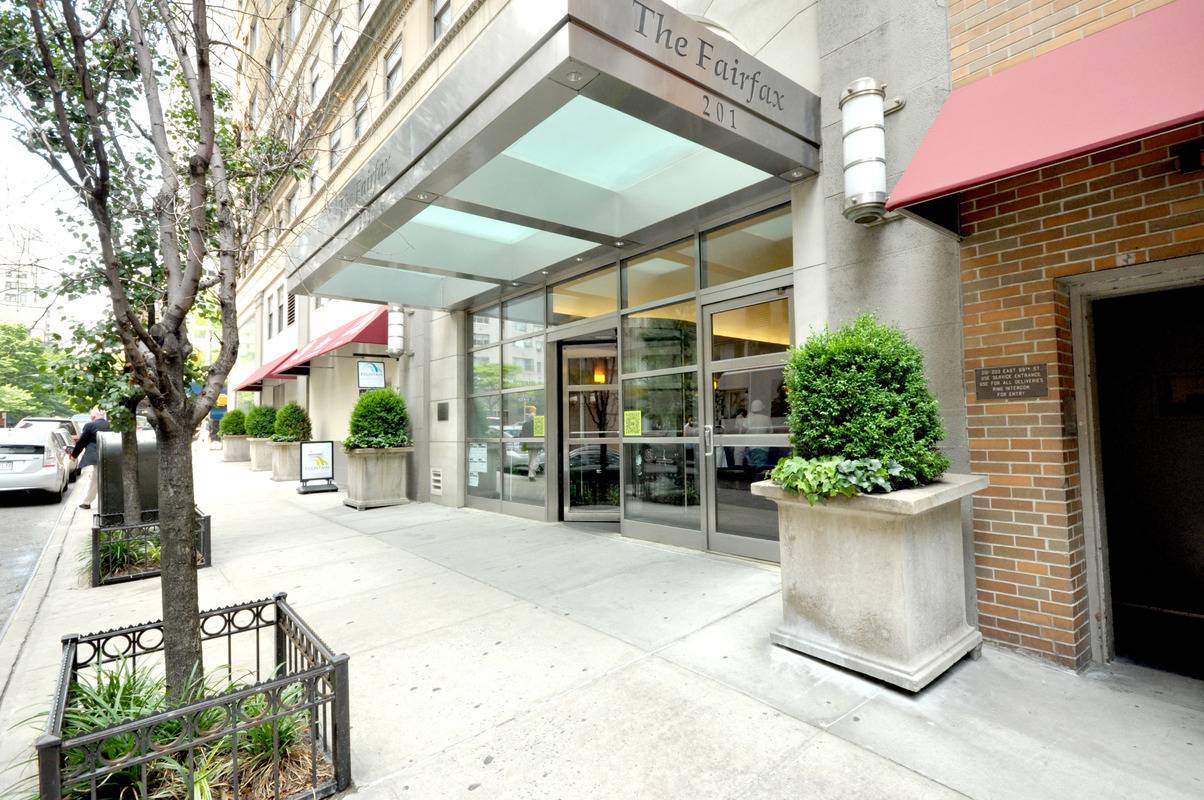 Upper East Side Newly Renovated 2 Bedroom 2 Bathrooms, Dining Area, W/D, WIC, No Fee