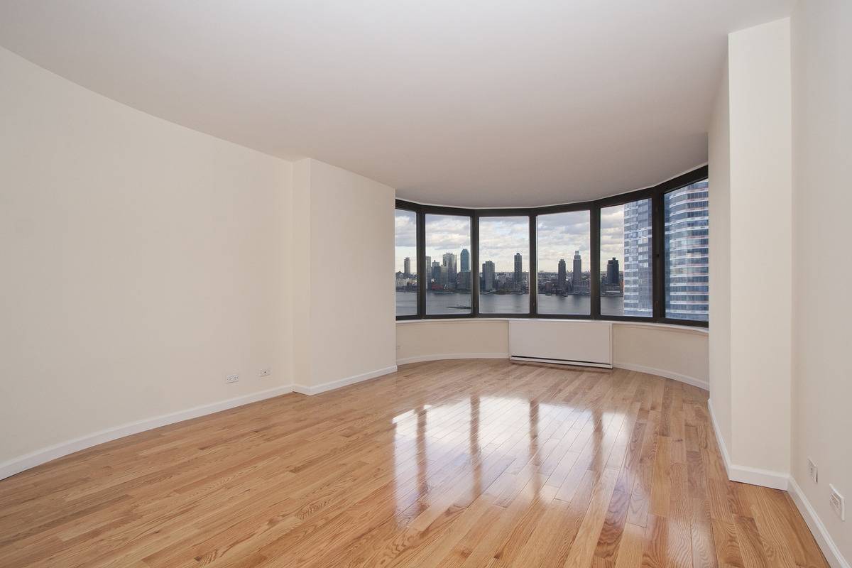 * VIEWS * 1 Bedroom in prime Murray Hill with unobstructed East River Views!