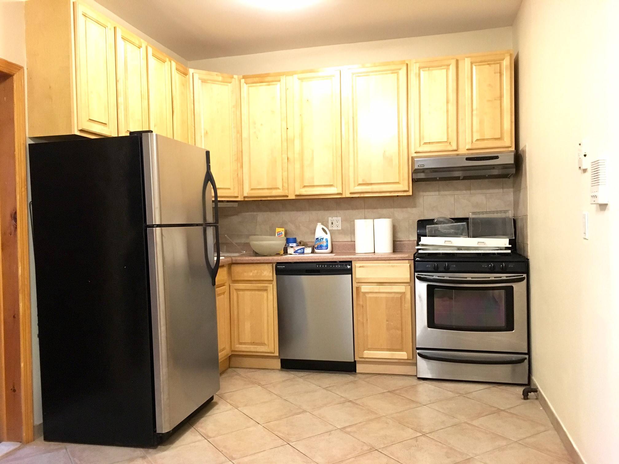 Astoria: 2 Queen Sized Bedrooms for Rent Off 30th Ave with Dishwasher!