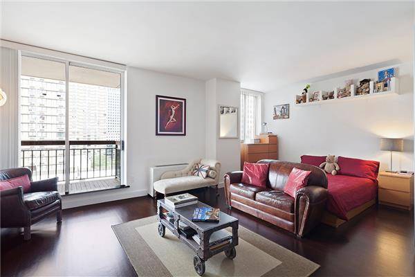 JUST LISTED***CHIC ALCOVE STUDIO WITH A BALCONY AT EXCLUSIVE ONE RECTOR PARK CONDOMINIUM***WTC AND WATER VIEWS***
