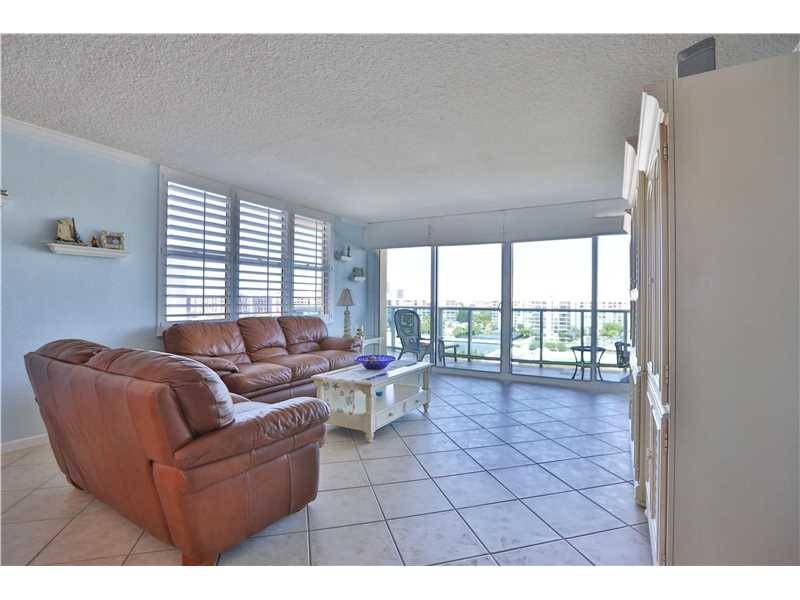 Beautifully remodeled 2/2 in full service 5 star luxury resort style living and just steps away from the beautiful Hollywood beaches