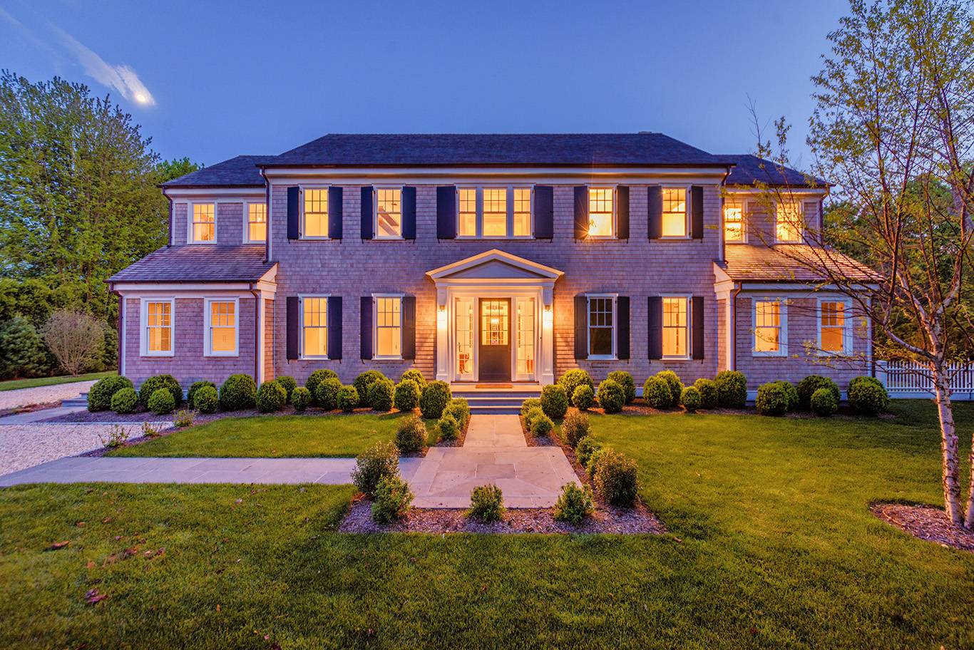 7,000 Square Foot Exquisite Mansion In Southampton