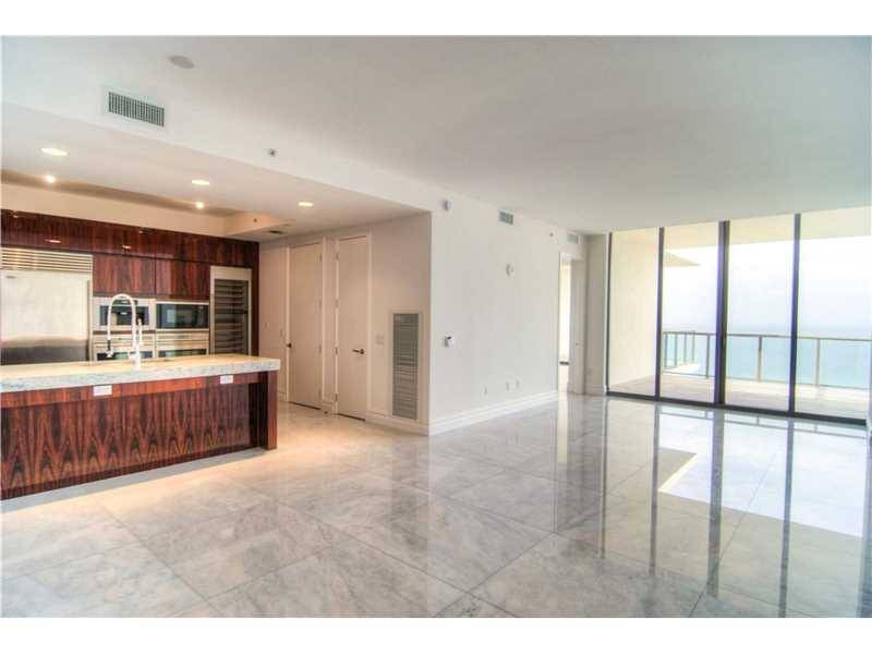 ST REGIS CENTRAL TOWER LUXURY PENTHOUSE WITH PANORAMIC SE DIRECT OCEAN VIEWS