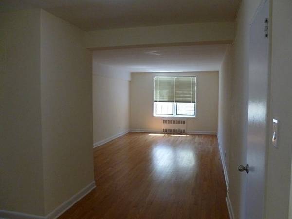Great price 1 bed ss kitchen in Forest Hills 