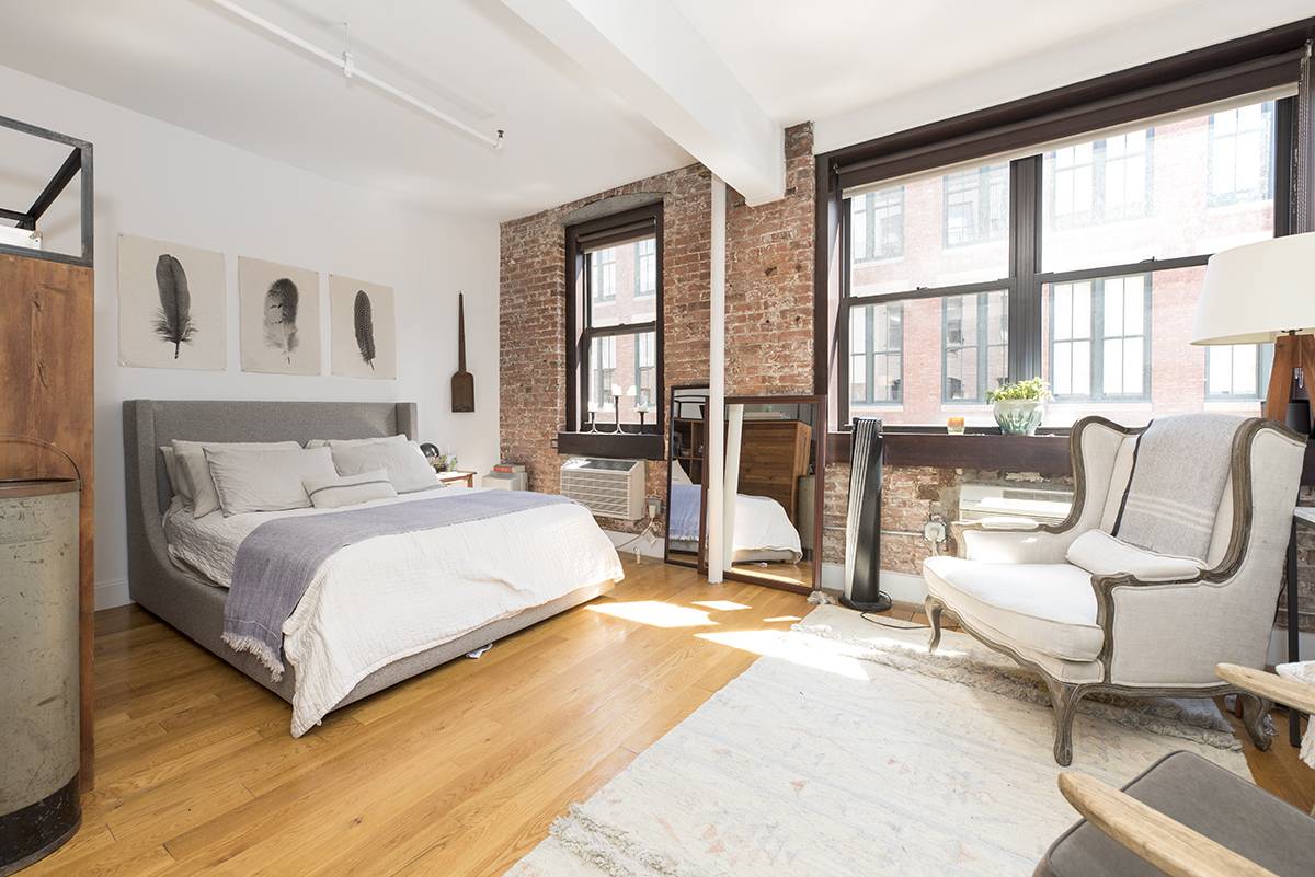 CLASSIC DUMBO CONDO LOFT! NEARLY 1000 SQ FT! SUPER LOW CARRYING COSTS! INVESTMENT PROPERTY - EXCELLENT 1031!