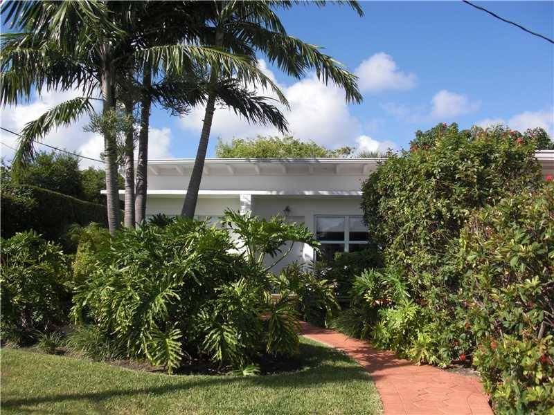 NICELY REMODELED modern 3/3 ranch plus a garage - 3 BR House Bal Harbour Miami