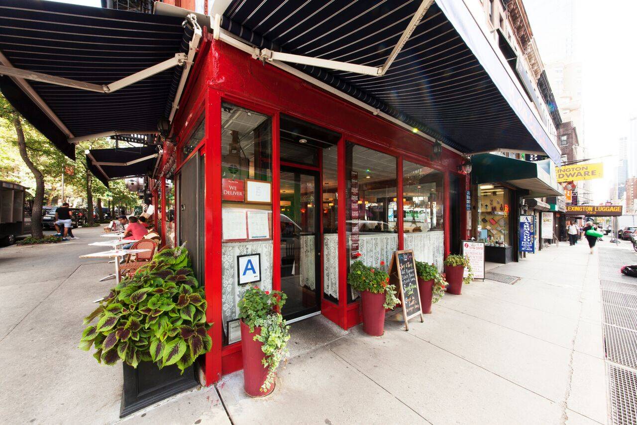 Corner Location / 60 Feet of Frontage!!! Turn Key French Bistro / Restaurant with Sidewalk Seating!  LEXINGTON & E62ND/Ultra Prime Area
