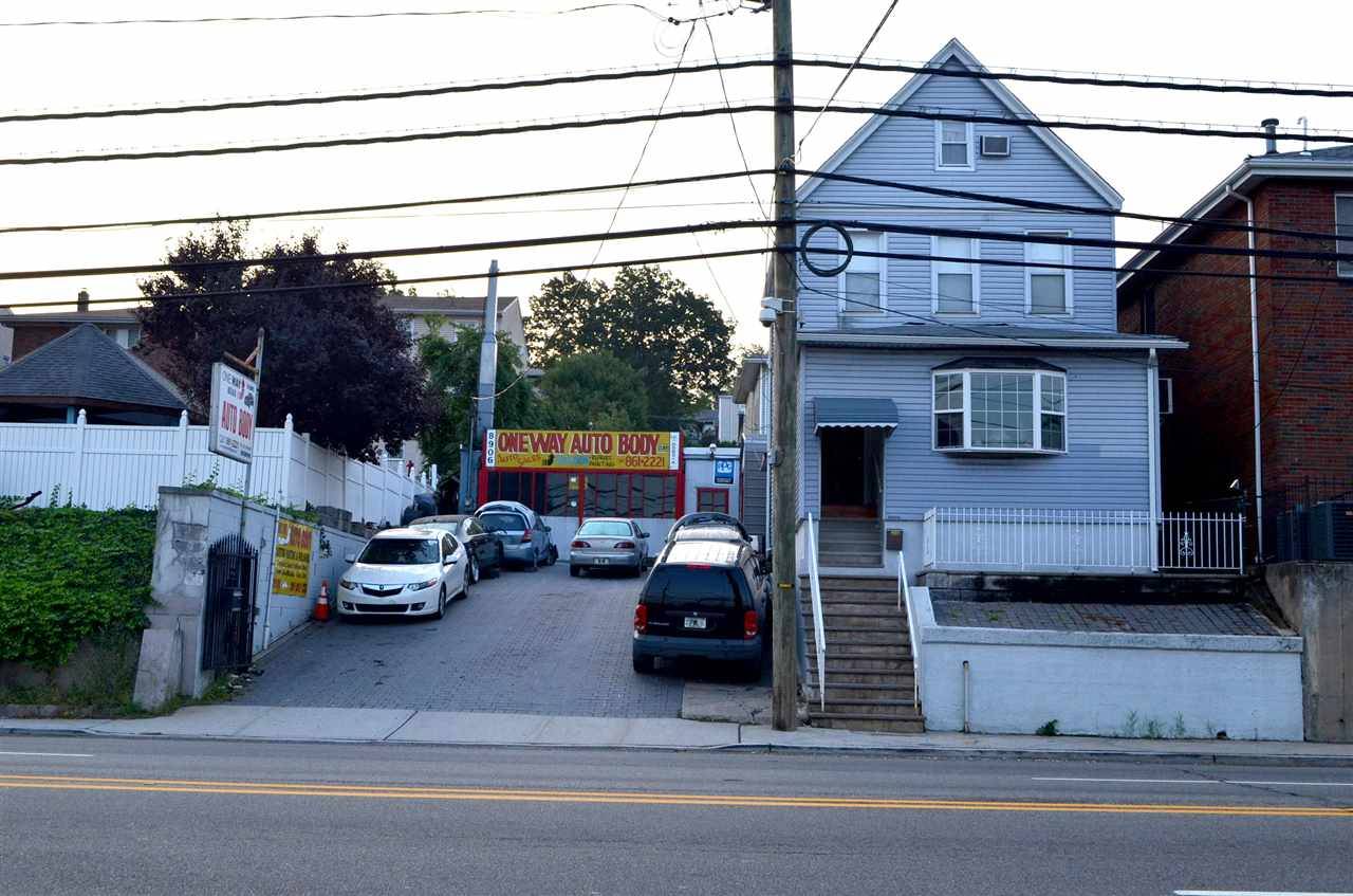 Great mixed use investment property with 1 commercial tenant plus entire house with 8 car parking