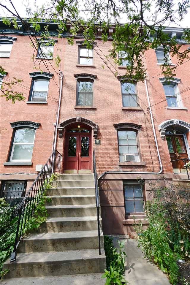 Lovely one-bedroom unit (with alcove for office) in sought after Paulus Hook location – close to PATH
