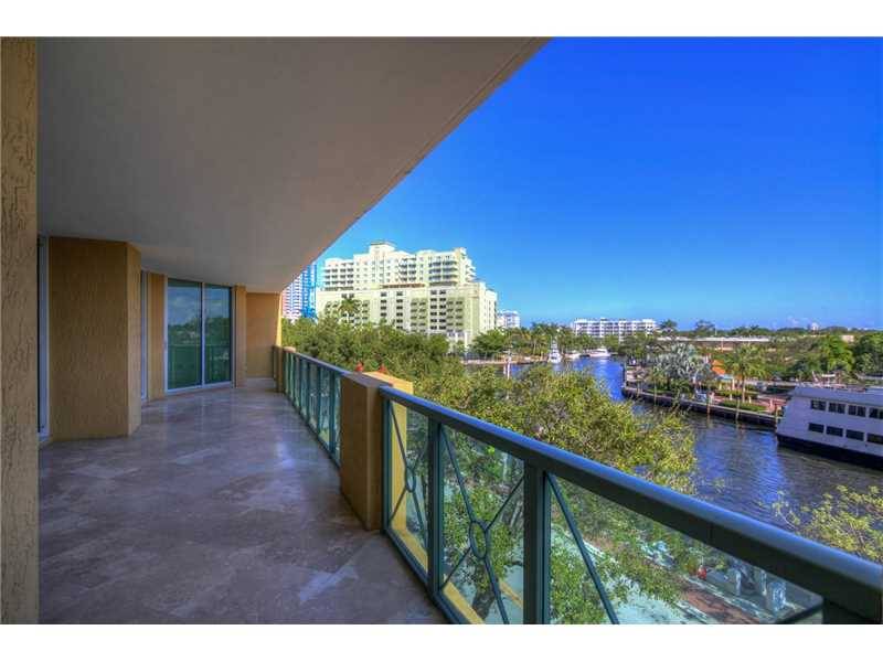 Water & City views from this luxury condo - Las Olas Grand 2 BR Condo Miami