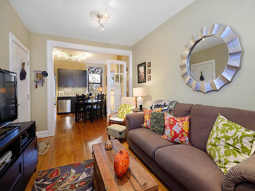This great sought-after Uptown Washington Street location offers a charming 1 bedroom condo with updated