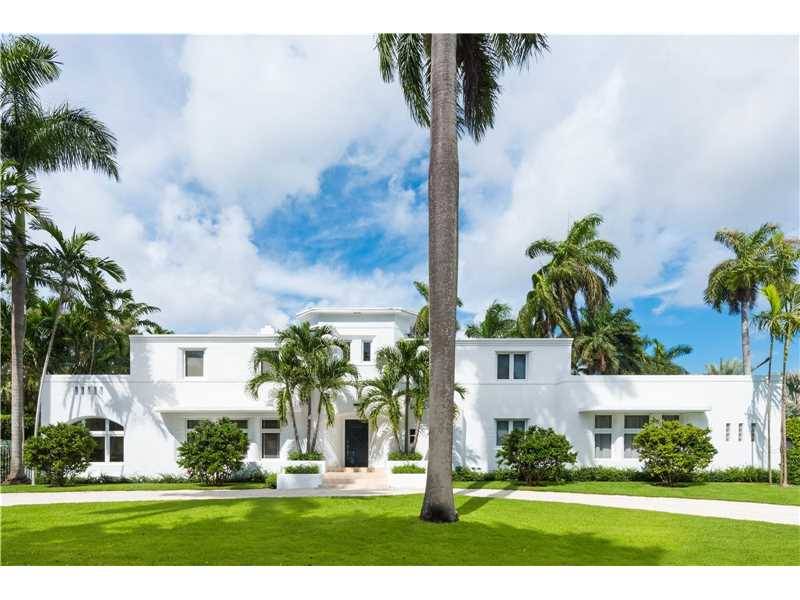 Located on the prestigious Sunset Islands - 6 BR House Miami Beach Miami