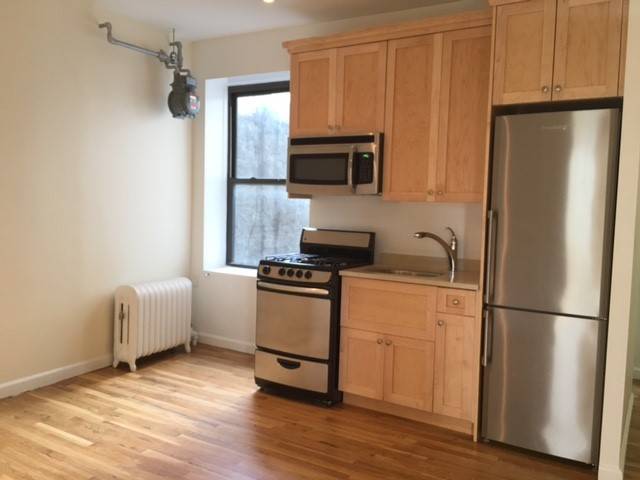 AMAZING WEST VILLAGE FIND! AWESOME 2 BED SHARE! NO FEE! MINT PRE WAR!
