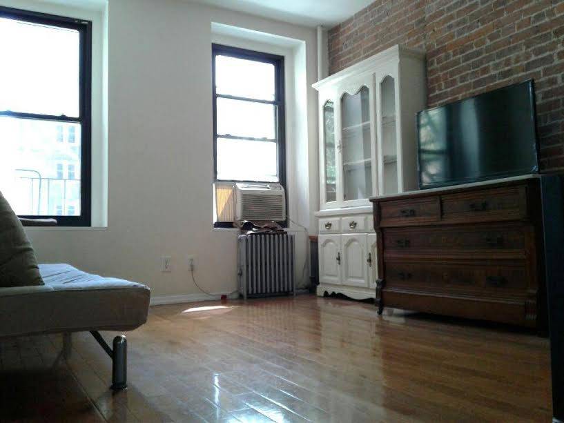 Beautiful 1 bedroom with exposed brick