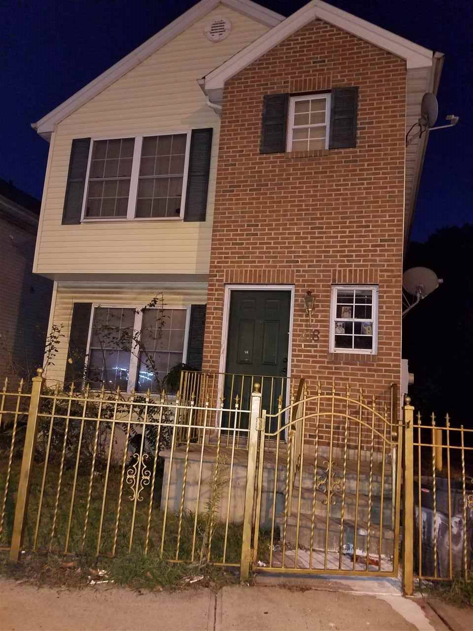 Newly renovated apartment with backyard - 2 BR New Jersey