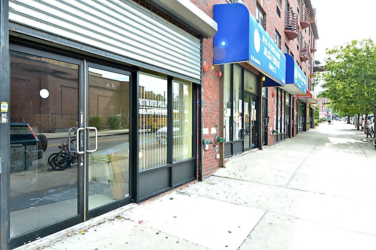 Jackson Heights: Ground Floor Retail Space For Lease Off Northern Blvd / Prime Queens Location / Direct Lease
