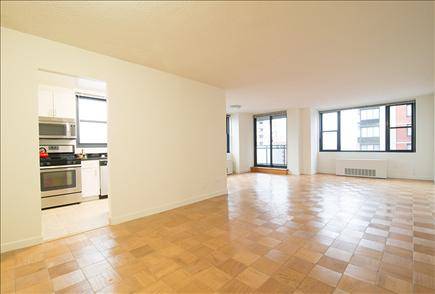 Stunning Large Studio with Great Amenities and North West Exposure in Murray Hill 
