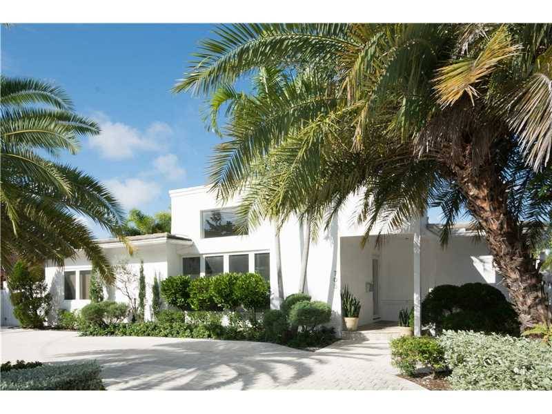 Located on widest Sunset Canal in Riviera Isles off trendy Las Olas Ft Lauderdale
