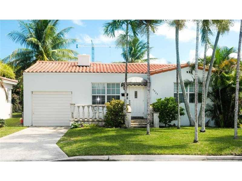 Welcoming & bright Surfside home with 2 bedrooms - 2 BR House Bal Harbour Miami