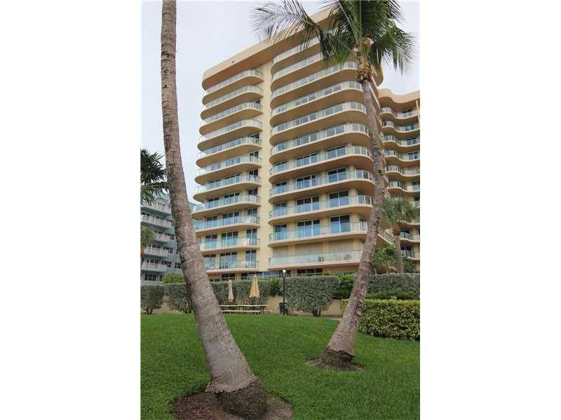 Ocean front apartment - Champlain Towers East Con 3 BR Condo Bal Harbour Miami