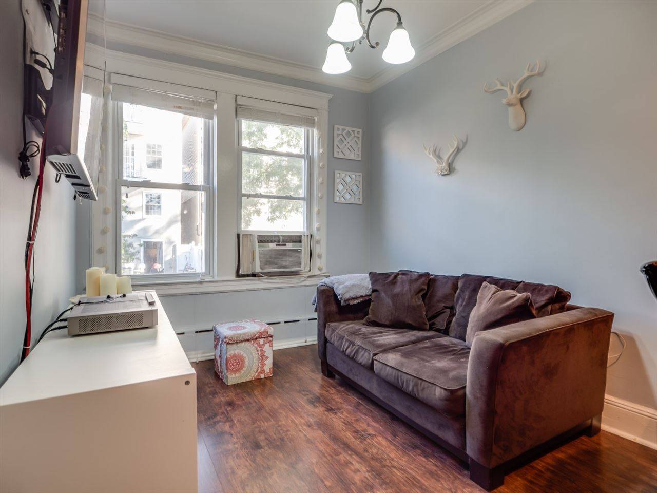 Bright and charming 2 bed 1 bath on the second floor of a well-maintained