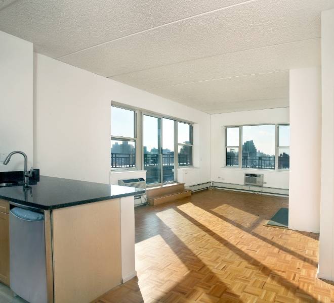 Gorgeous Soho 2 Bedroom Apartment with 2 Baths featuring a Garden