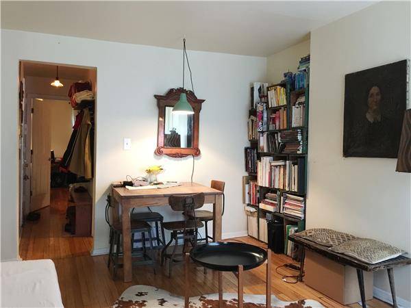 Charming 1 bed, Cobble Hill Towers