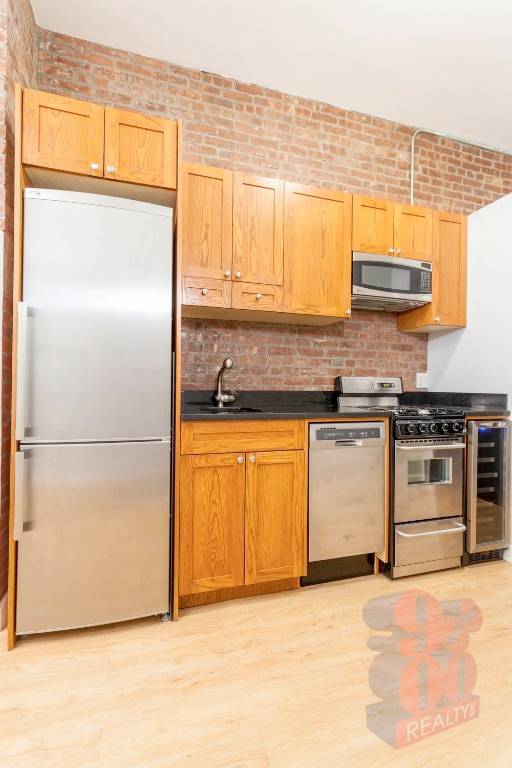 Hells Kitchen 1 Bedroom with Laundry