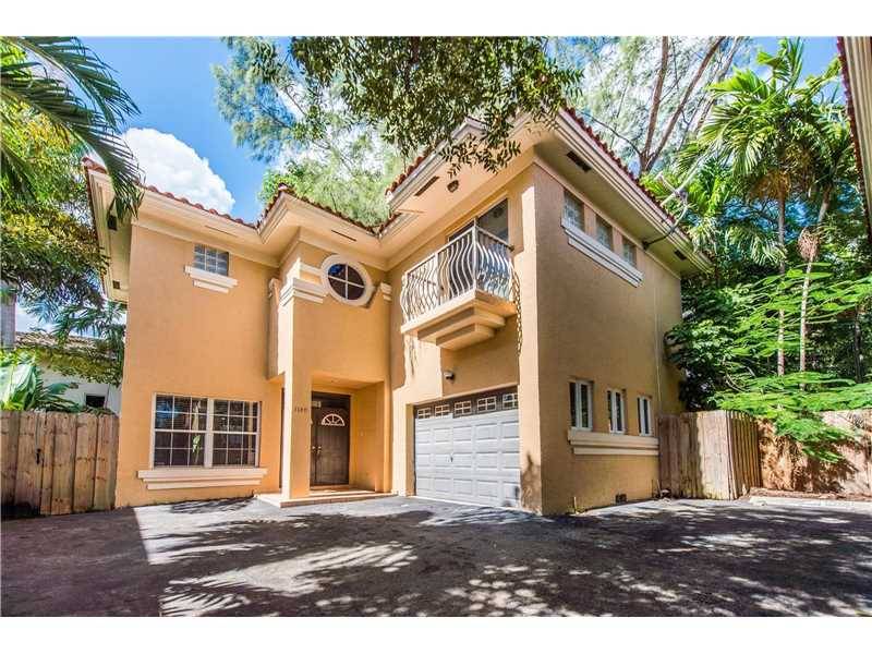 Lovely freestanding townhome in a small gated community