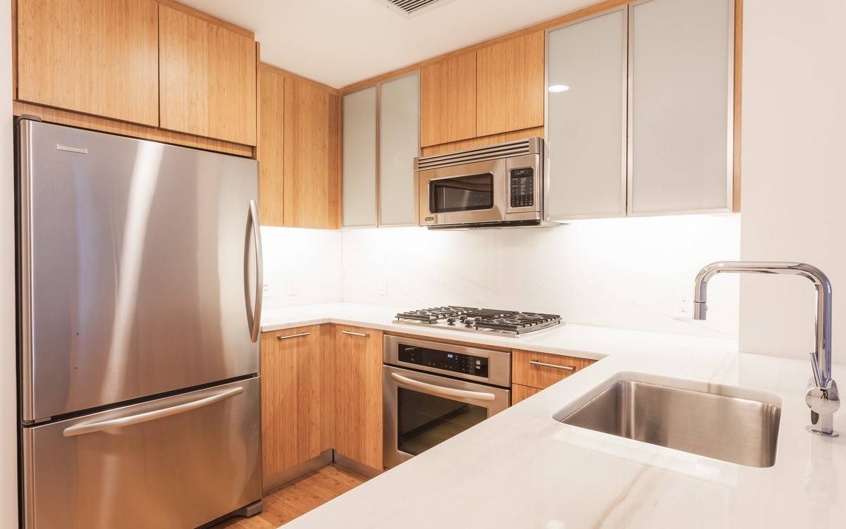 1 Month Free Rent!!!  Limited Time Only!!!   Beautiful Battery Park City Studio Apartment with 1 Bath featuring a Fitness Center and Rooftop Deck