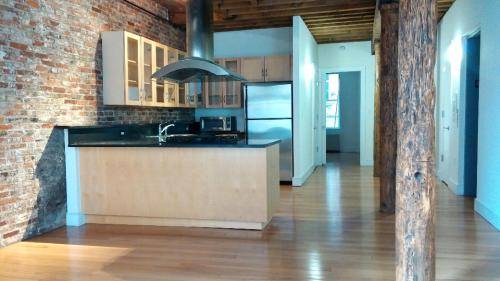 Seaport / FiDi, 2 Bedroom Loft, $5,550, Tons of Exposed Brick and a Courtyard!