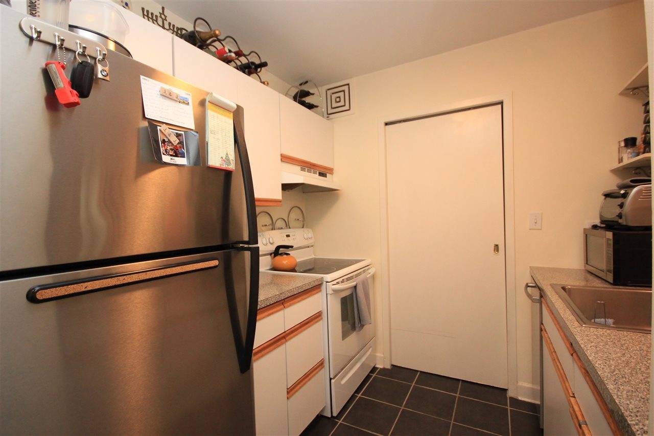 Spacious and bright well located downtown Jersey City one bedroom just minutes from the PATH