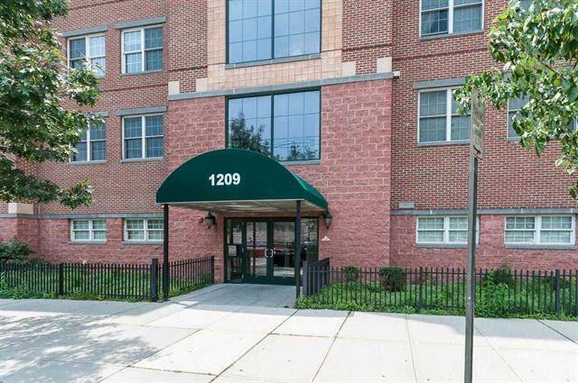 2BD/1BA Condo conveniently located in Jersey City Heights