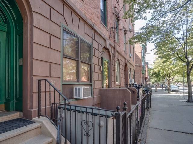 This historic brownstone is located 3 blocks to Hamilton Park and 10 minutes to Grove Street Path