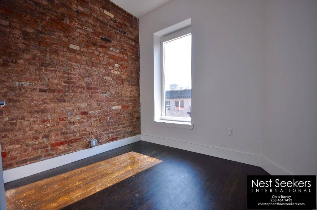 NO FEE - Lower East Side, 3 bed, 2 bath with Balcony on 6th Ave. $4,995. Great views!