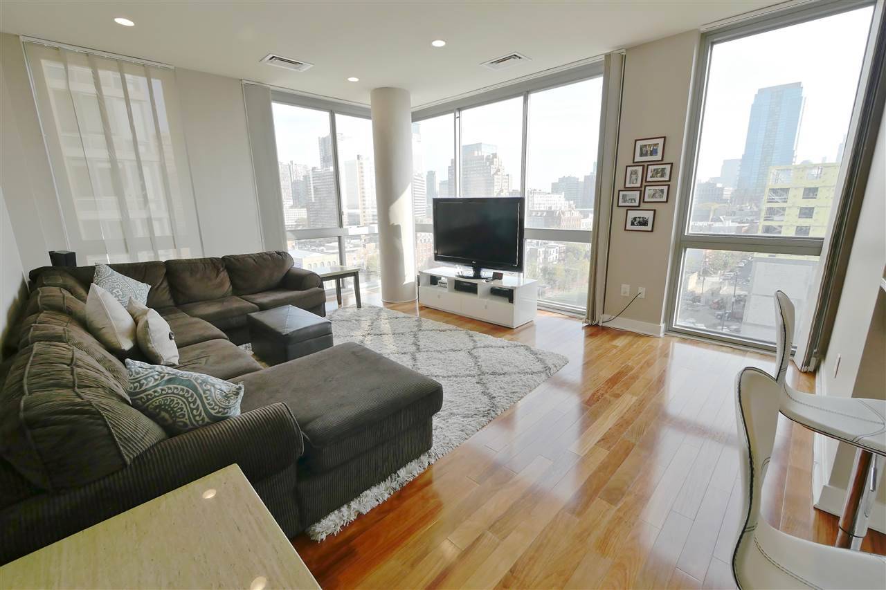 Welcome yourself to this finely crafted northeast corner unit with NYC views at Gulls Cove