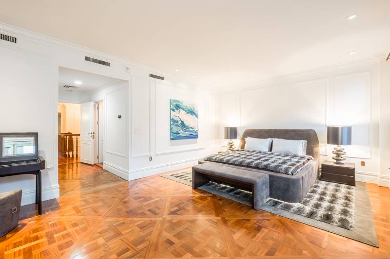 ONE MONTH FREE! Newly renovated and unique 8 room duplex grand home in a sophisticated upper east side townhouse