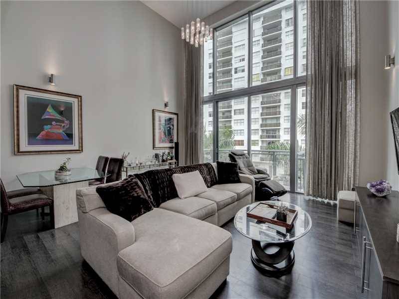 This Three level upgraded townhouse is the best kept secret in Miami Beach