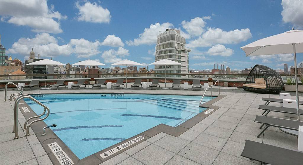 *Spacious Studio w/roofdeck and pool + 1 month Free, NOHO