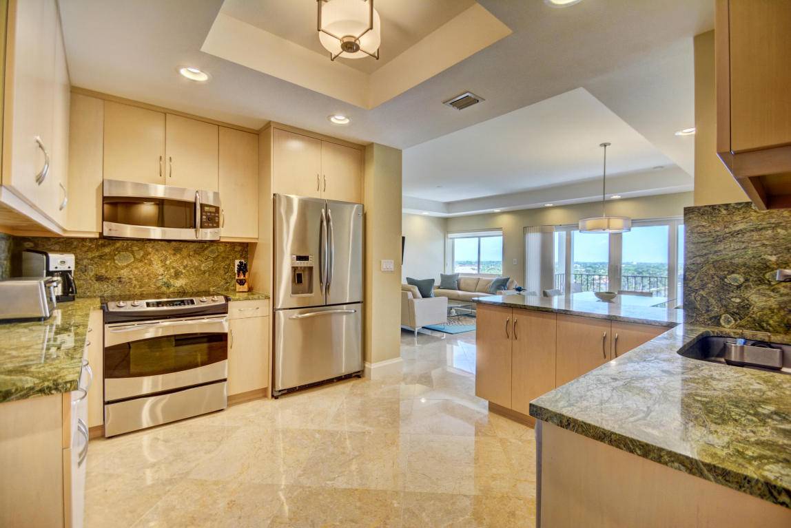 DELRAY BEACH PENTHOUSE WITH WATERVIEWS
