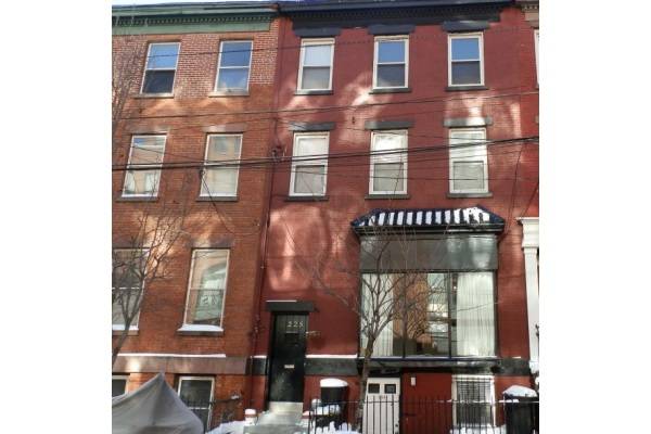 Oversized parlor level studio apartment just a few blocks to Grove Street PATH