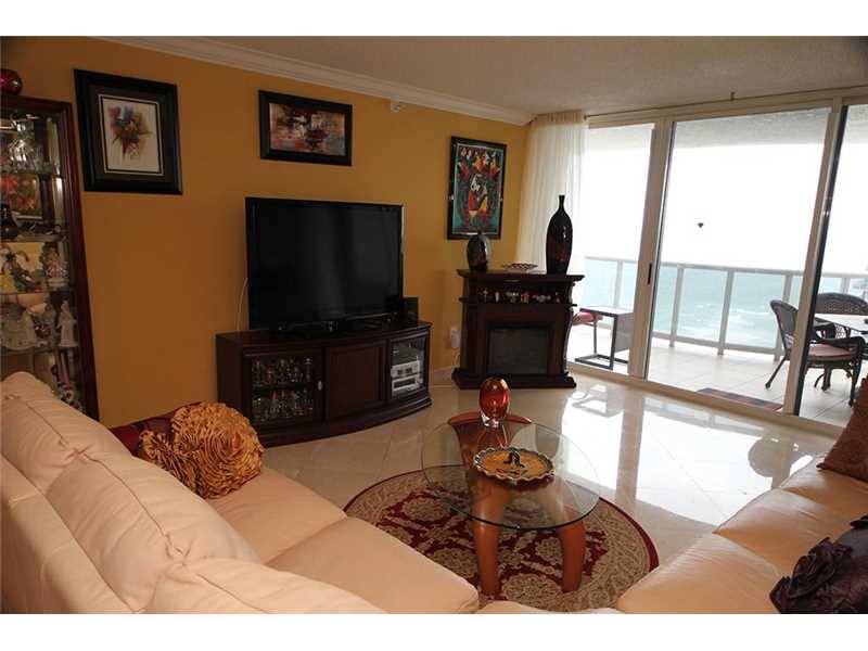 AVAILABLE STARTING AUGUST 27 - Sands Pointe 2 BR Condo Sunny Isles Florida
