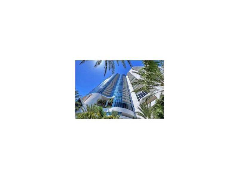 Great opportunity to rent Las Olas Riverhouse 1500 s/f 2 Bedrooms and 2 1/2 Bath in a 5 stars Building Resort