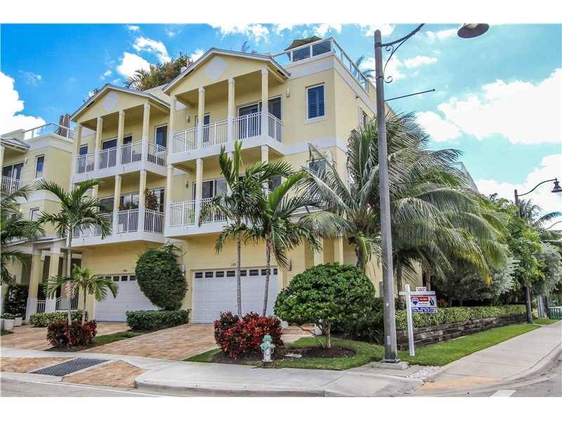 Beautiful end unit 4 story townhouse on North Beach with direct intracoastal views from every room