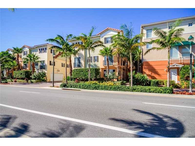 Beautifully appointed townhouse located walking distance to Downtown Delray Beach and 2 blocks to Intracoastal