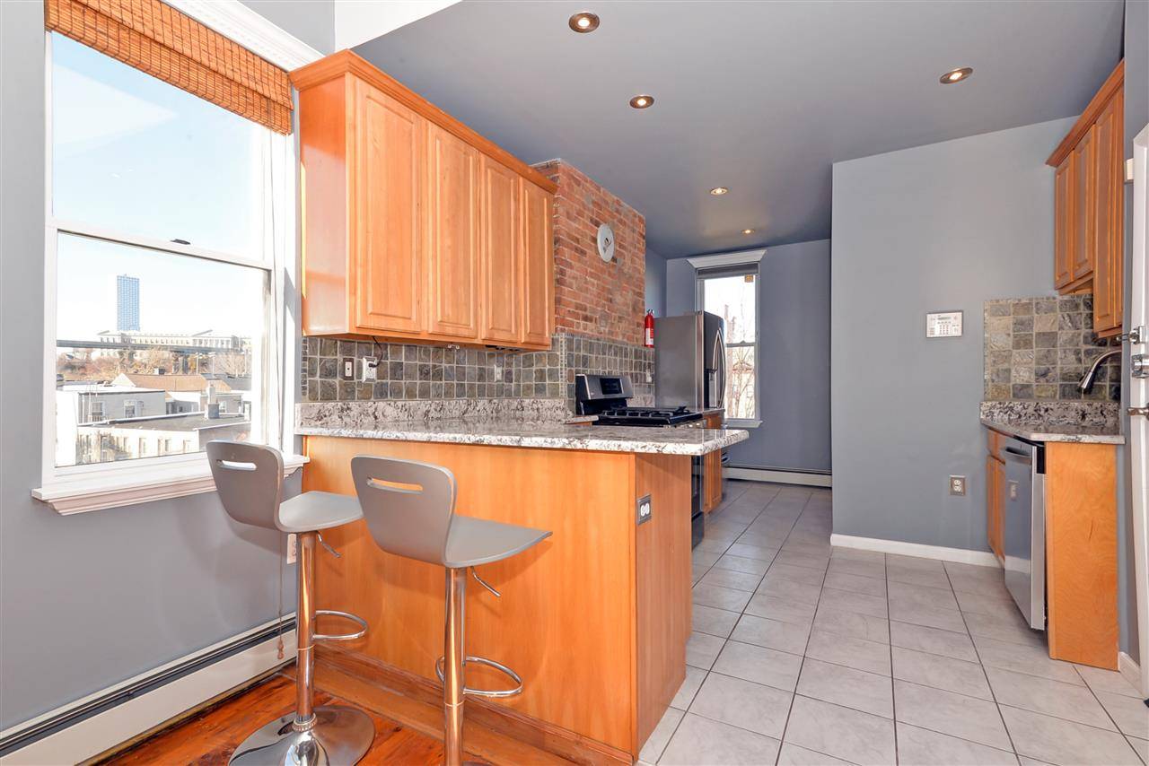 Completely renovated 650 sqft one bedroom and den unit loaded with charm in Hamilton Park